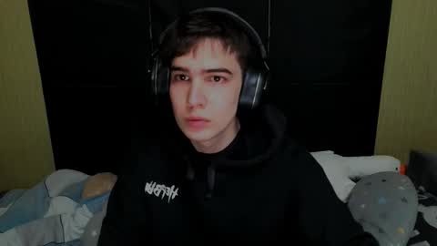 _crise_next_door_ online show from February 2026 12:05:02 PM