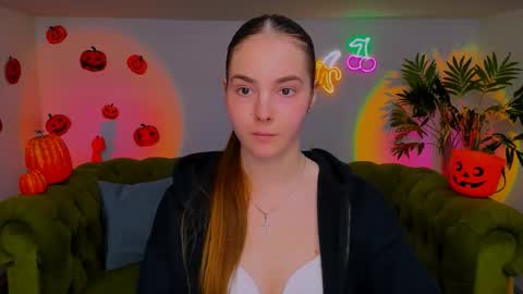 Erika online show from November 2025 08:11:02 PM