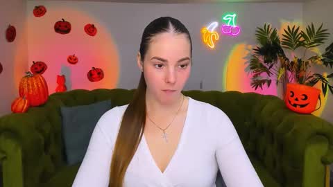 Erika online show from November 2025 01:55:02 PM