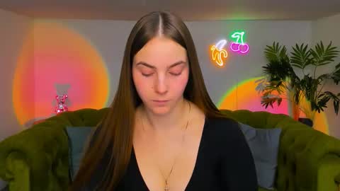 Erika online show from December 2025 01:17:04 PM