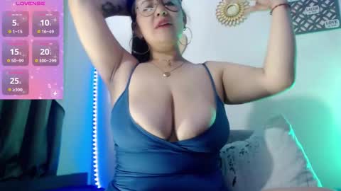 Dannia online show from October 2025 12:05:02 PM