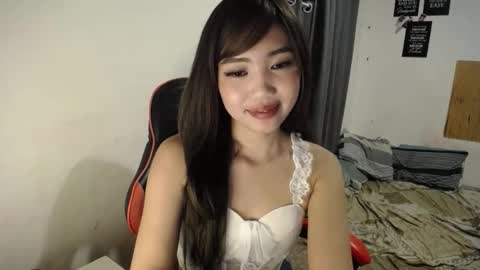 Snapshot of _ellevivien chatting on March 2026 06:11:01 PM Elle online show from March 2026 06:11:01 PM