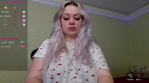 chloue and Gretta online show from December 2024 05:02:01 PM