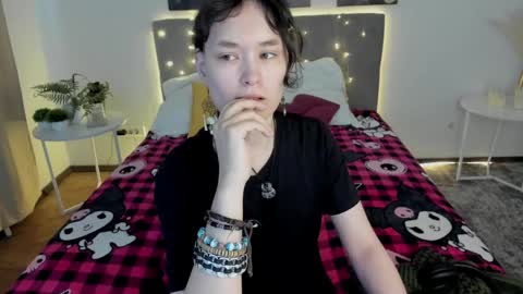 Snapshot of _emily__strike_ chatting on May 2026 01:33:01 AM _emily__strike_ online show from May 2026 01:33:01 AM