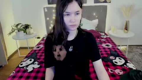 Snapshot of _emily__strike_ chatting on May 2026 01:33:02 AM _emily__strike_ online show from May 2026 01:33:02 AM