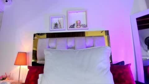 Isabella online show from September 2025 12:07:02 PM