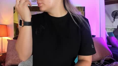 Isabella online show from October 2025 12:04:02 PM