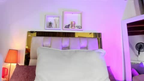 Isabella online show from October 2025 12:01:02 PM