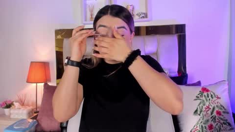 Isabella online show from December 2025 12:23:02 PM