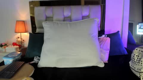 Isabella online show from February 2026 12:10:01 PM