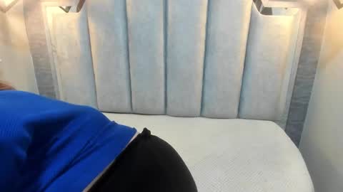 Emily  online show from September 2025 11:46:02 AM