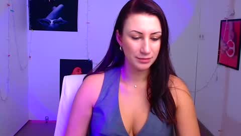 Emma online show from December 2024 12:49:01 PM