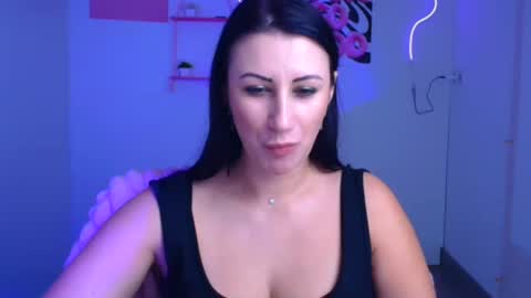 Emma online show from November 2025 01:22:04 PM