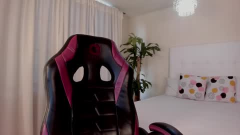 Snapshot of _emma_queen_ chatting on November 2025 07:40:02 PM Emma online show from November 2025 07:40:02 PM