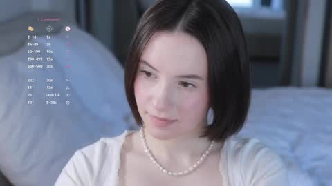 Snapshot of _female_essence_ chatting on May 2026 08:33:02 AM Essie online show from May 2026 08:33:02 AM