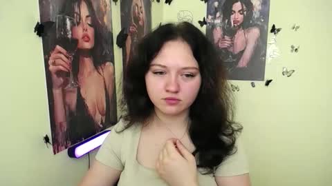 Snapshot of _foxy_lady chatting on September 2025 06:02:02 AM Alice online show from September 2025 06:02:02 AM