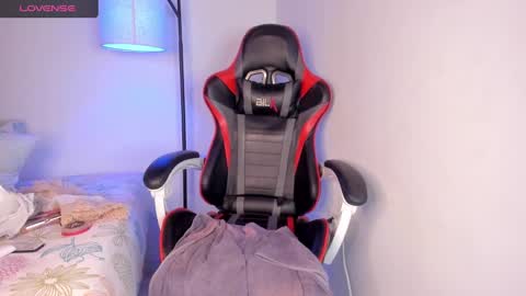 Snapshot of _giovaa_ chatting on January 2025 11:00:02 PM G I O V A online show from January 2025 11:00:02 PM