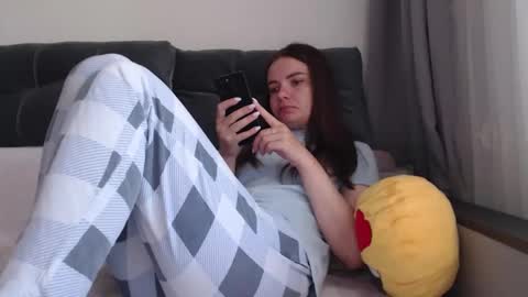 Snapshot of _hidden_frommymoom_ chatting on May 2026 08:00:01 AM Criss4u online show from May 2026 08:00:01 AM