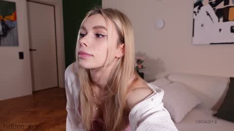 Laura online show from January 2025 04:10:01 PM