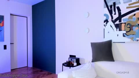 Laura online show from March 2025 03:07:02 PM