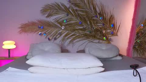 Holly online show from February 2025 07:27:01 AM