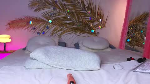 Holly online show from February 2025 10:39:02 AM