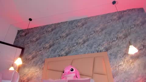 Hollywood online show from November 2025 09:04:01 AM