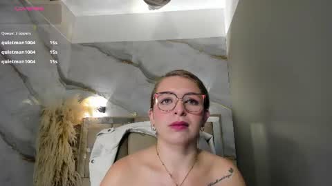 Snapshot of _isaabellaa chatting on July 2026 03:14:02 PM Isa online show from July 2026 03:14:02 PM