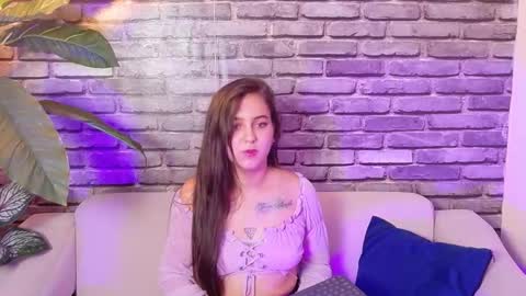 Annie online show from November 2025 06:57:01 PM