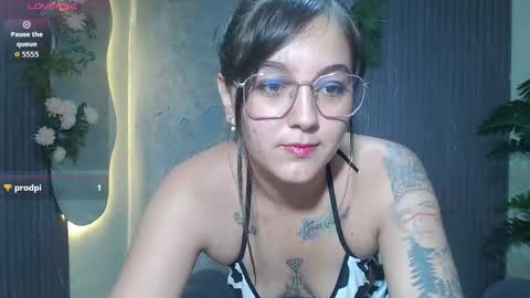 Annie online show from November 2025 07:13:01 PM