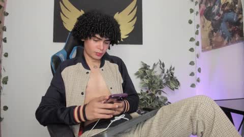 Snapshot of _jaay77 chatting on December 2024 12:41:01 AM Jay online show from December 2024 12:41:01 AM