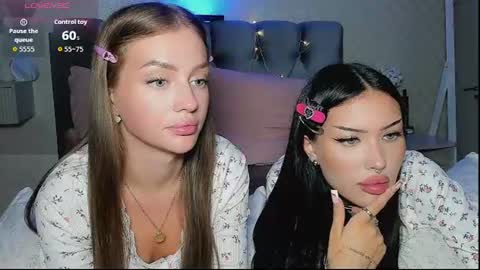 Jess blond and Leila brunette online show from June 2026 04:40:02 PM