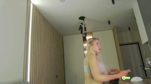 Kate online show from December 2024 05:00:02 PM