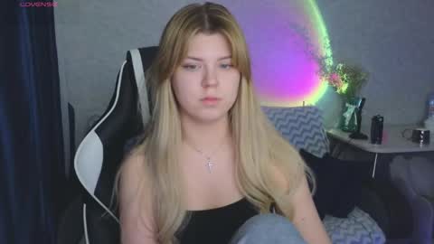Snapshot of _kirieshka chatting on April 2026 09:30:02 PM Molly Emily online show from April 2026 09:30:02 PM