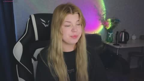 Snapshot of _kirieshka chatting on May 2026 02:08:01 AM Molly Emily online show from May 2026 02:08:01 AM
