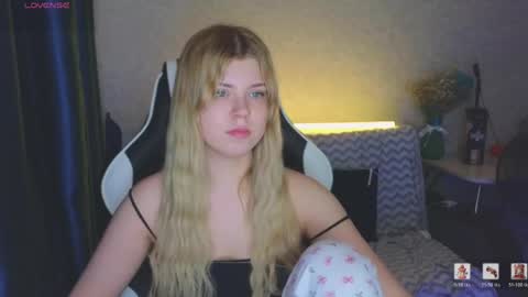 Snapshot of _kirieshka chatting on May 2026 08:38:02 PM Molly Emily online show from May 2026 08:38:02 PM
