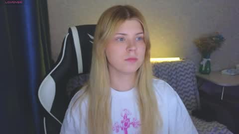 Snapshot of _kirieshka chatting on May 2026 08:28:01 PM Molly Emily online show from May 2026 08:28:01 PM