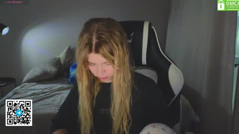 Snapshot of _kirieshka chatting on June 2026 02:34:01 PM Molly Emily online show from June 2026 02:34:01 PM