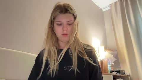 Snapshot of _kirieshka chatting on July 2026 12:34:01 PM Molly Emily online show from July 2026 12:34:01 PM