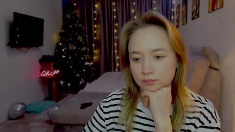 _lalune_ online show from December 2024 09:15:02 PM