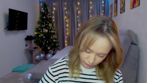 _lalune_ online show from December 2024 12:07:02 PM