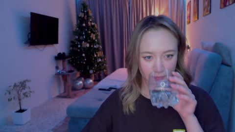 _lalune_ online show from December 2024 12:02:01 AM