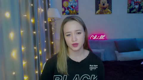 _lalune_ online show from December 2024 08:23:02 PM