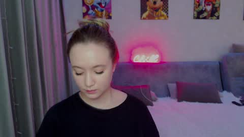 _lalune_ online show from December 2024 12:36:01 AM