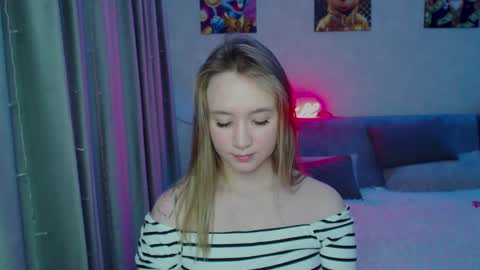 _lalune_ online show from December 2024 11:31:02 PM