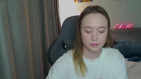 _lalune_ online show from March 2025 01:22:01 AM