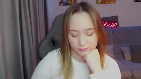 _lalune_ online show from March 2025 03:08:02 AM