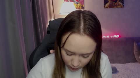 _lalune_ online show from October 2025 06:05:01 AM