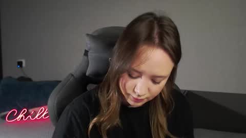 _lalune_ online show from November 2025 05:54:01 AM