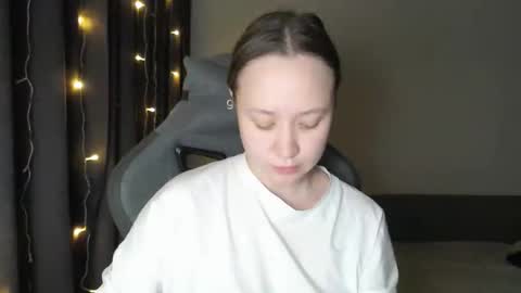 _lalune_ online show from January 2026 08:23:01 PM